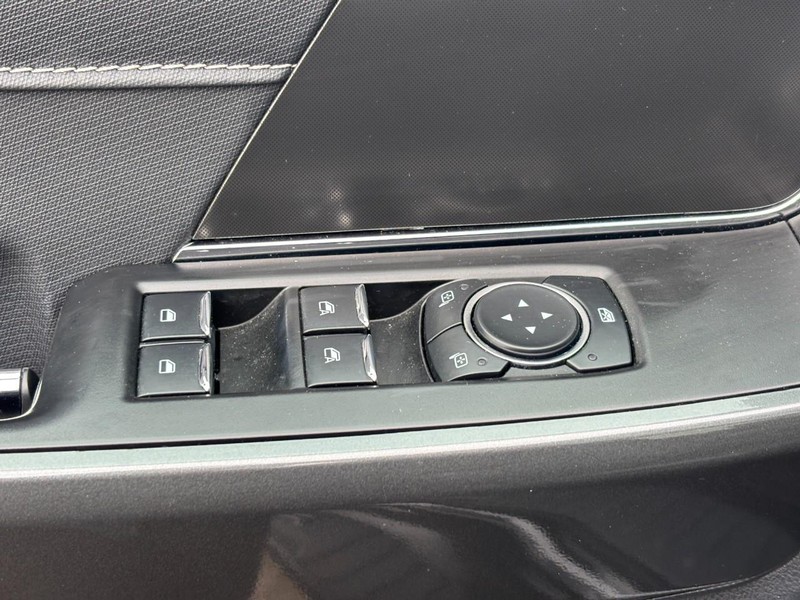 Ford F-150 Vehicle Full-screen Gallery Image 17