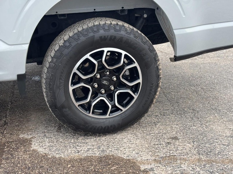 Ford F-150 Vehicle Full-screen Gallery Image 11