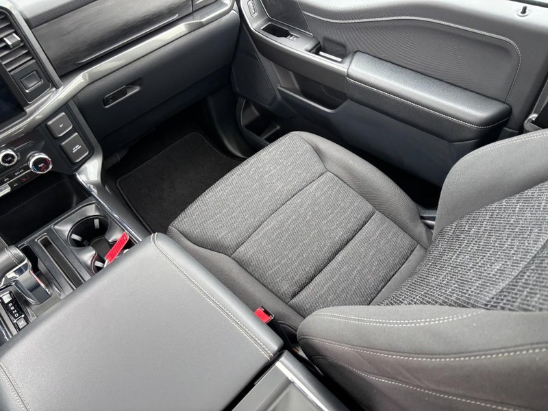 Ford F-150 Vehicle Full-screen Gallery Image 15