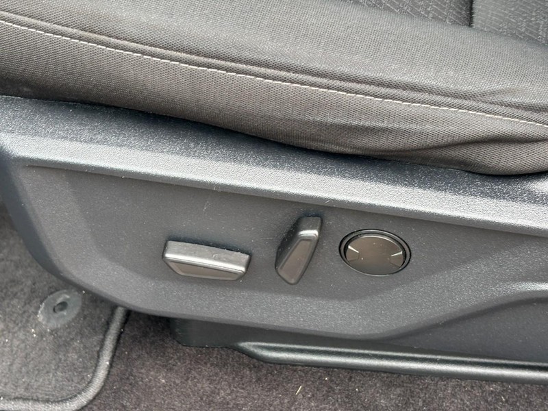 Ford F-150 Vehicle Full-screen Gallery Image 16