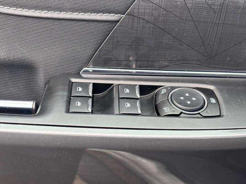 Ford F-150 Vehicle Full-screen Gallery Image 17