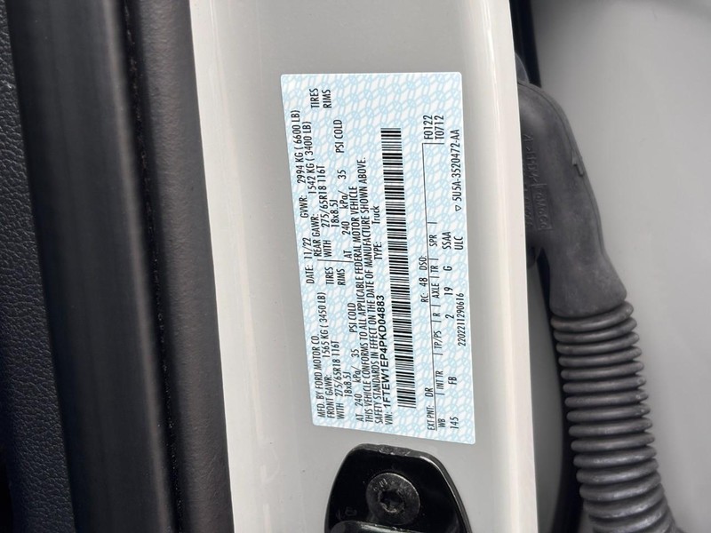 Ford F-150 Vehicle Full-screen Gallery Image 26