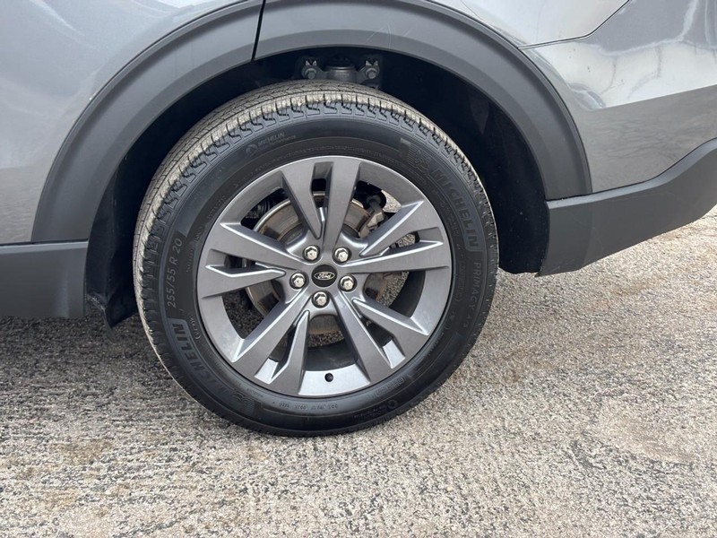 Ford Explorer Vehicle Full-screen Gallery Image 11