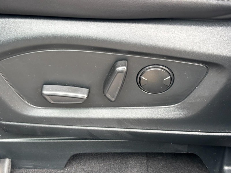 Ford Explorer Vehicle Full-screen Gallery Image 17