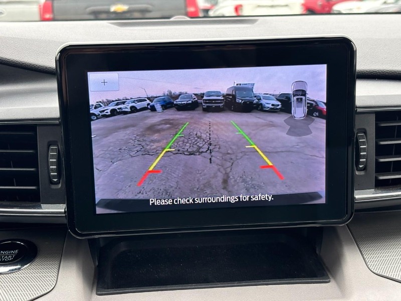 Ford Explorer Vehicle Full-screen Gallery Image 25