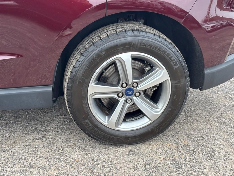 Ford Edge Vehicle Full-screen Gallery Image 11