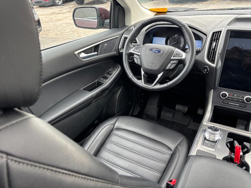 Ford Edge Vehicle Full-screen Gallery Image 13