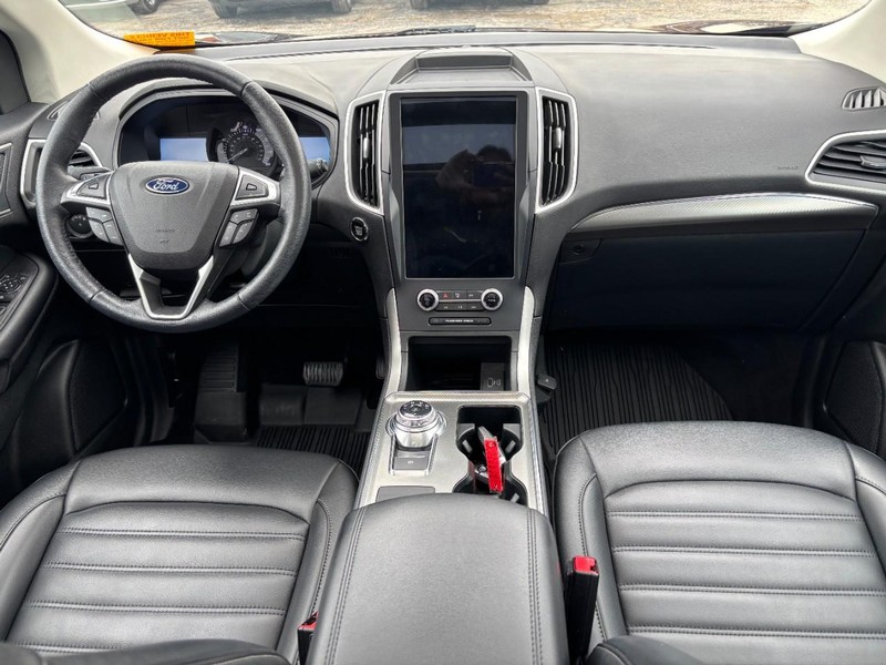 Ford Edge Vehicle Full-screen Gallery Image 14