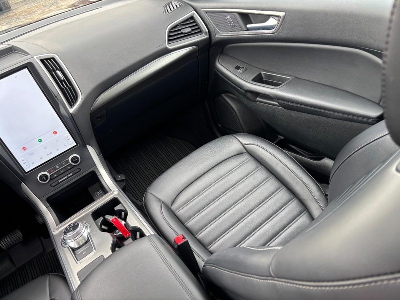 Ford Edge Vehicle Full-screen Gallery Image 15