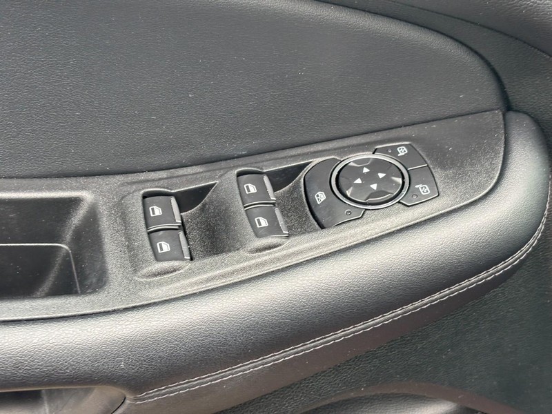 Ford Edge Vehicle Full-screen Gallery Image 17