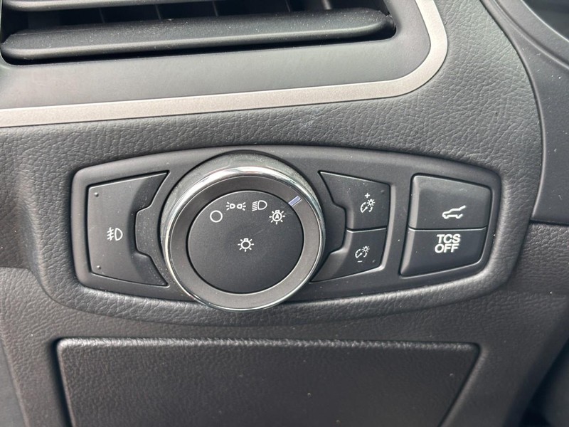 Ford Edge Vehicle Full-screen Gallery Image 18