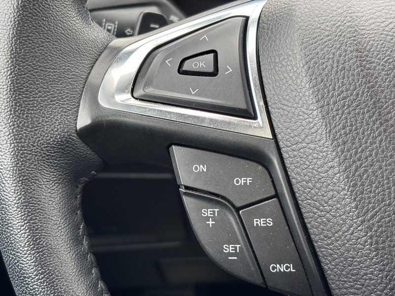 Ford Edge Vehicle Full-screen Gallery Image 19