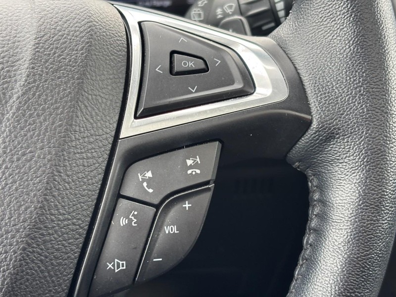 Ford Edge Vehicle Full-screen Gallery Image 21