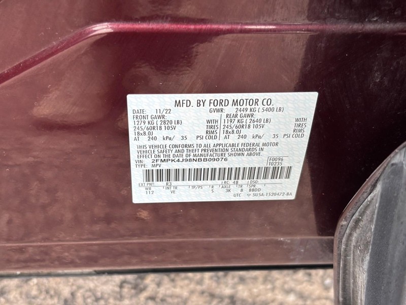 Ford Edge Vehicle Full-screen Gallery Image 26