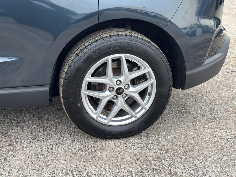 Ford Edge Vehicle Full-screen Gallery Image 11