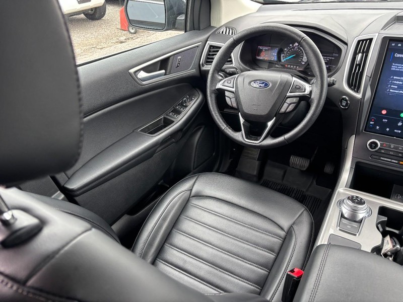 Ford Edge Vehicle Full-screen Gallery Image 13