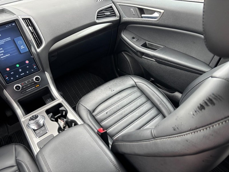 Ford Edge Vehicle Full-screen Gallery Image 15