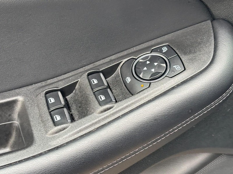 Ford Edge Vehicle Full-screen Gallery Image 17