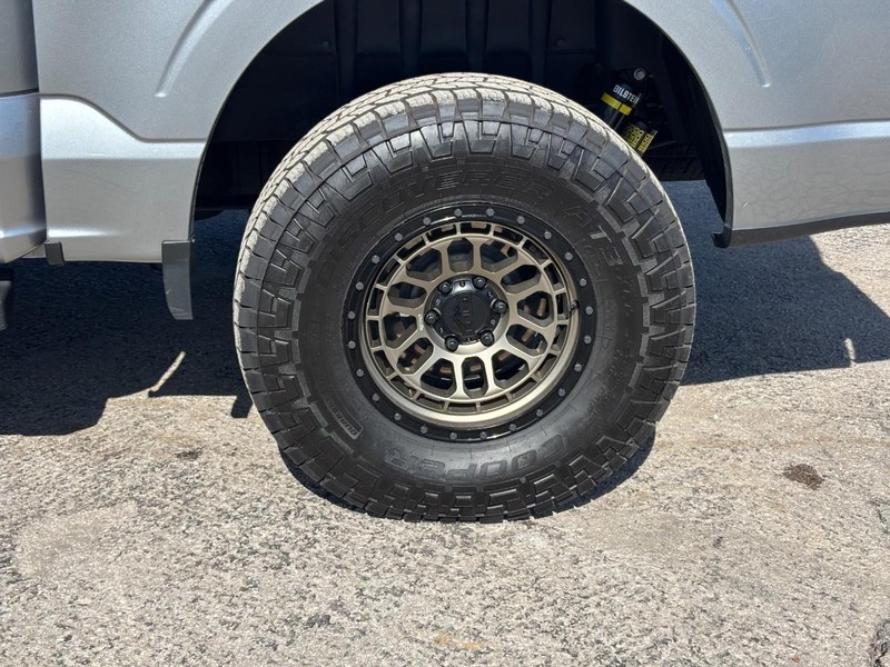 Ford F-150 Vehicle Full-screen Gallery Image 11