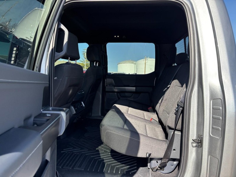 Ford F-150 Vehicle Full-screen Gallery Image 12