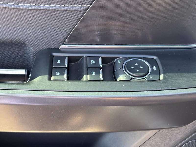 Ford F-150 Vehicle Full-screen Gallery Image 17