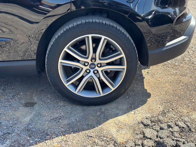 Ford Edge Vehicle Full-screen Gallery Image 11