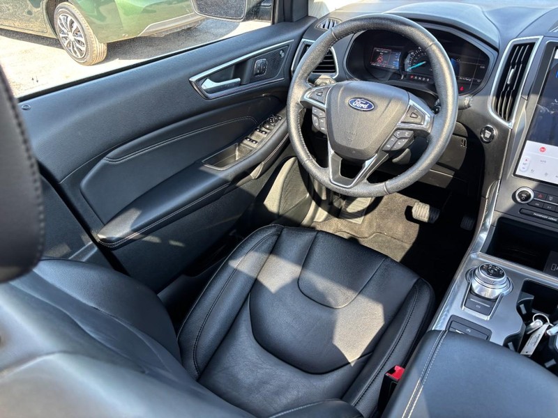 Ford Edge Vehicle Full-screen Gallery Image 13