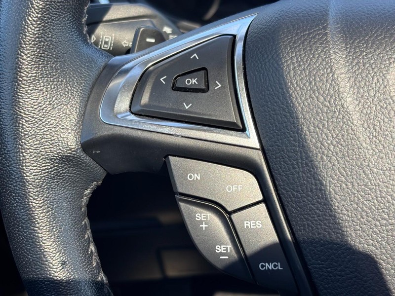 Ford Edge Vehicle Full-screen Gallery Image 18