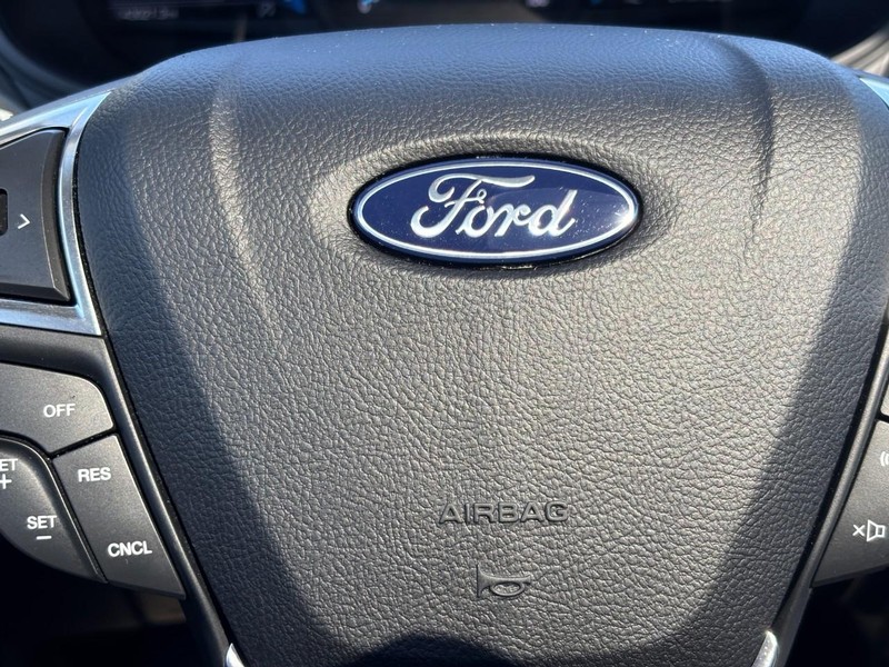 Ford Edge Vehicle Full-screen Gallery Image 19