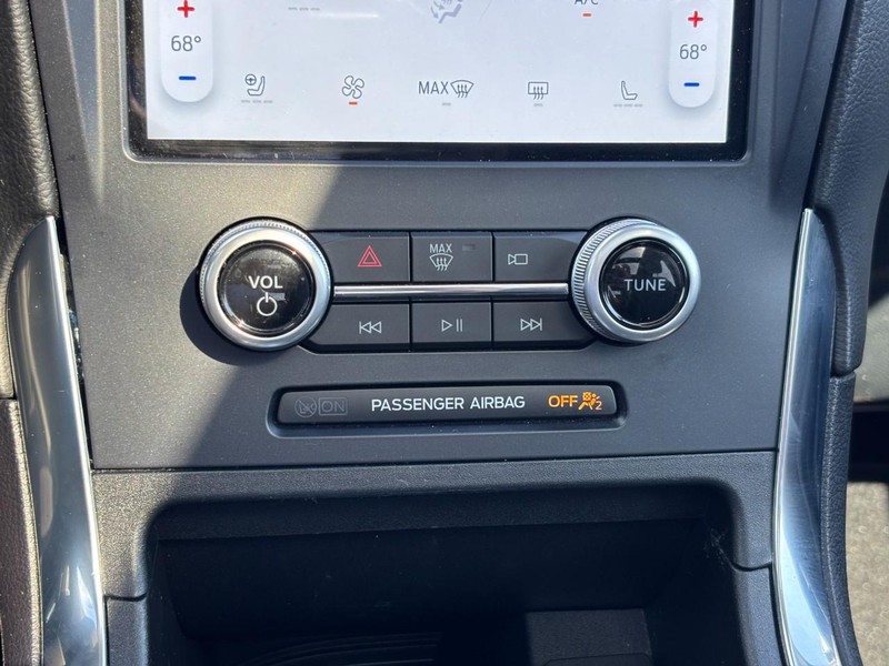 Ford Edge Vehicle Full-screen Gallery Image 24