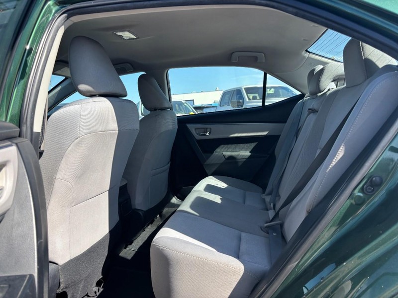 Toyota Corolla Vehicle Full-screen Gallery Image 12