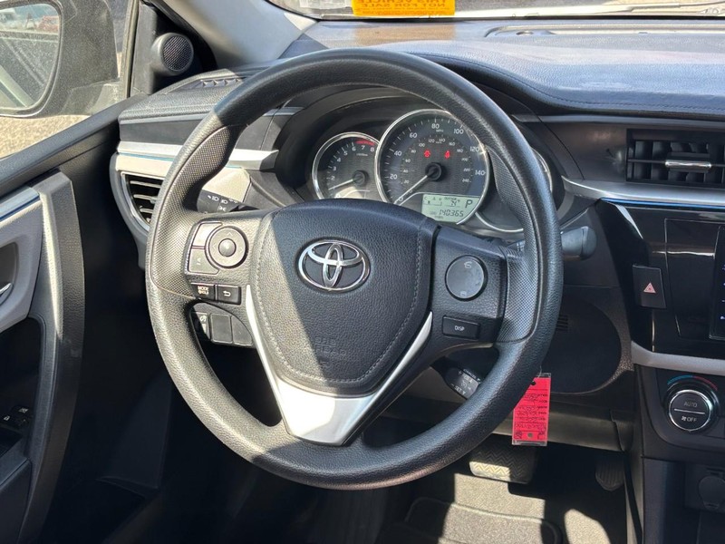 Toyota Corolla Vehicle Full-screen Gallery Image 14