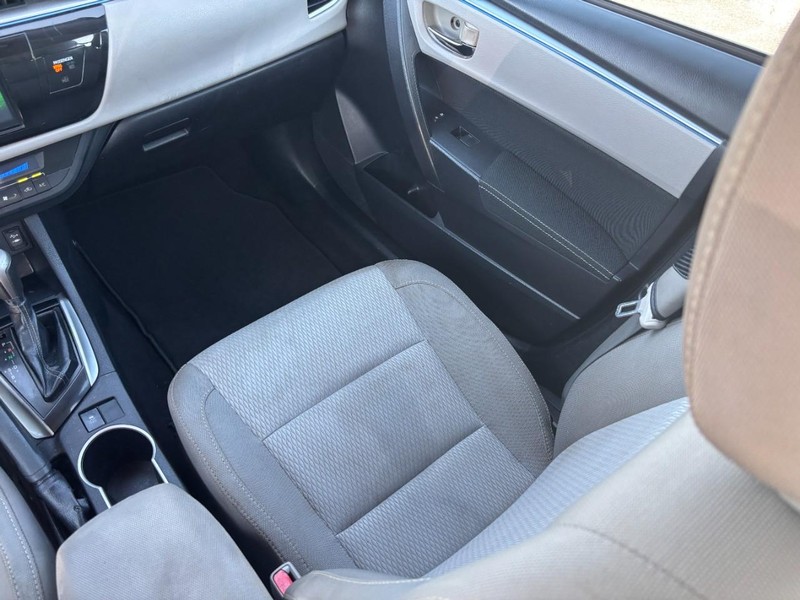 Toyota Corolla Vehicle Full-screen Gallery Image 16