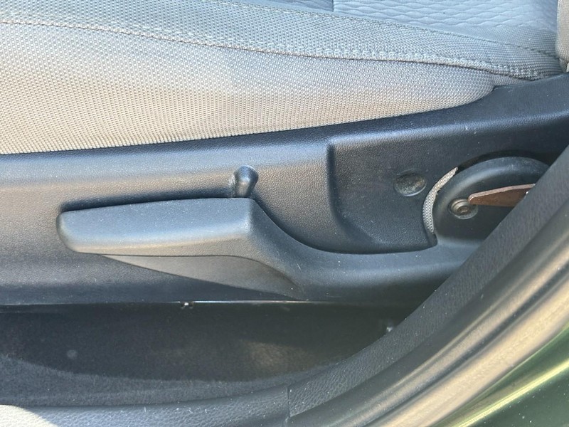 Toyota Corolla Vehicle Full-screen Gallery Image 17