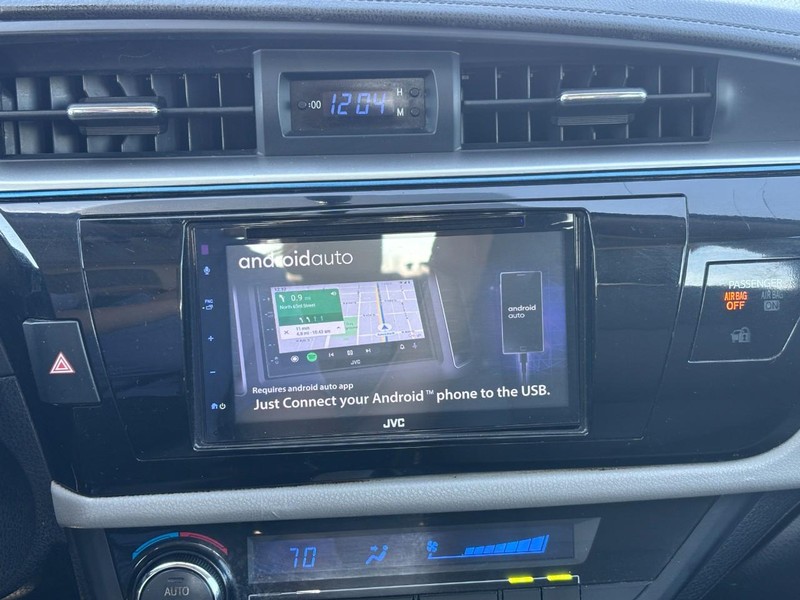 Toyota Corolla Vehicle Full-screen Gallery Image 23