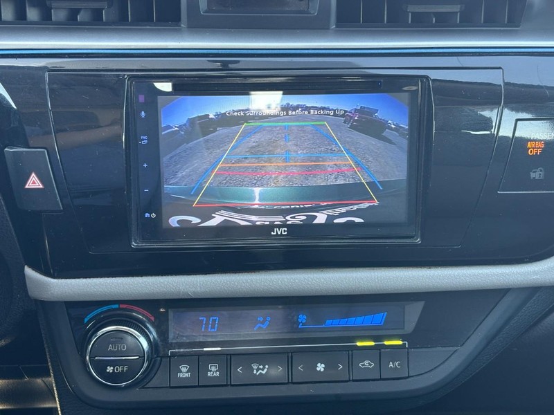 Toyota Corolla Vehicle Full-screen Gallery Image 24