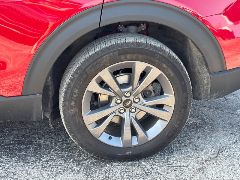 Ford Explorer Vehicle Full-screen Gallery Image 11