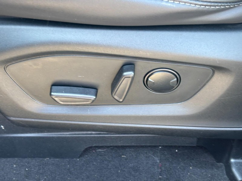 Ford Explorer Vehicle Full-screen Gallery Image 17