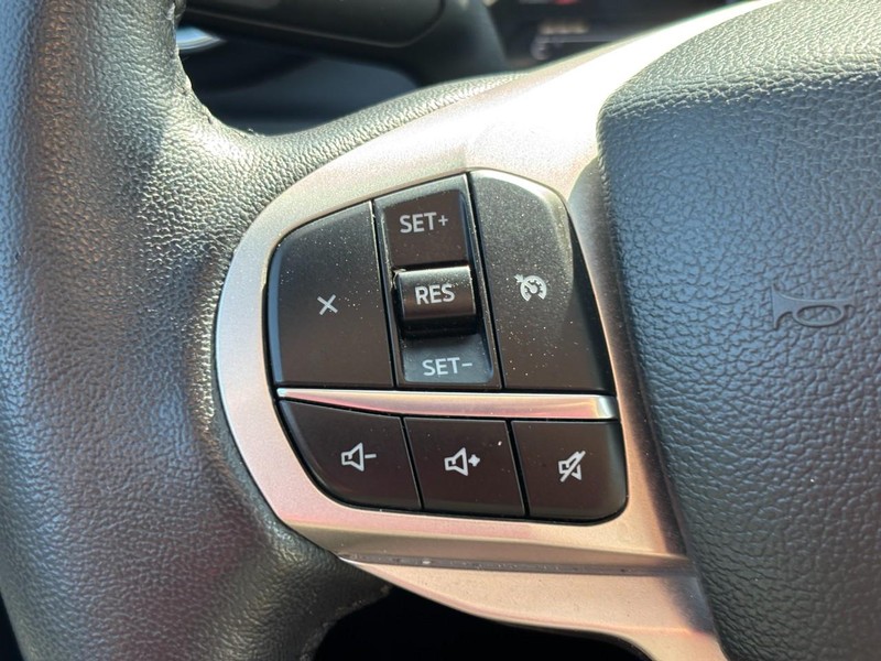 Ford Explorer Vehicle Full-screen Gallery Image 19