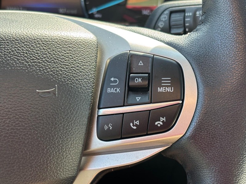 Ford Explorer Vehicle Full-screen Gallery Image 20