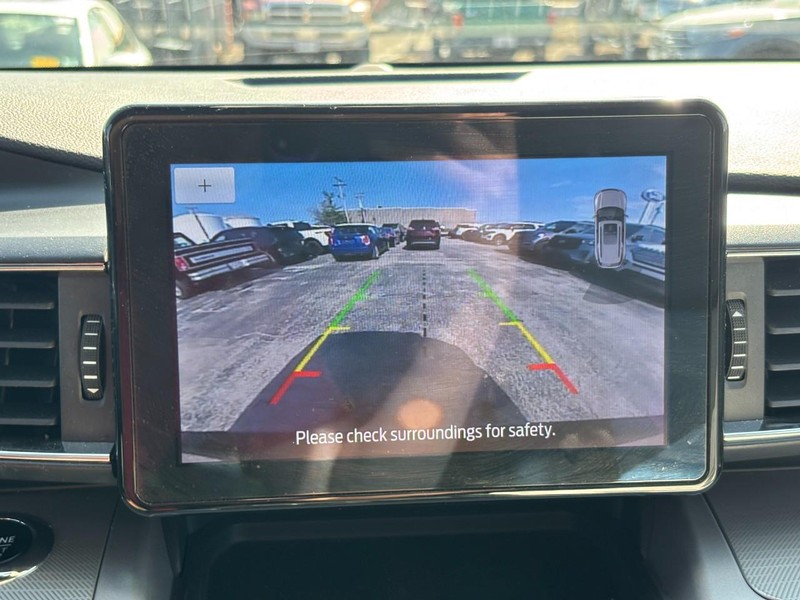 Ford Explorer Vehicle Full-screen Gallery Image 23