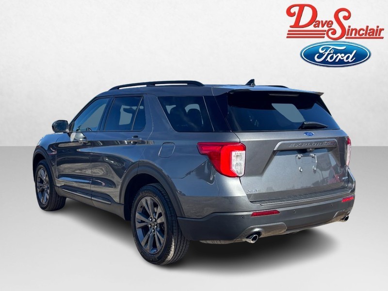 Ford Explorer Vehicle Full-screen Gallery Image 09