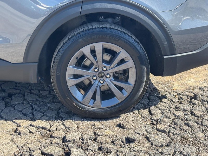 Ford Explorer Vehicle Full-screen Gallery Image 11