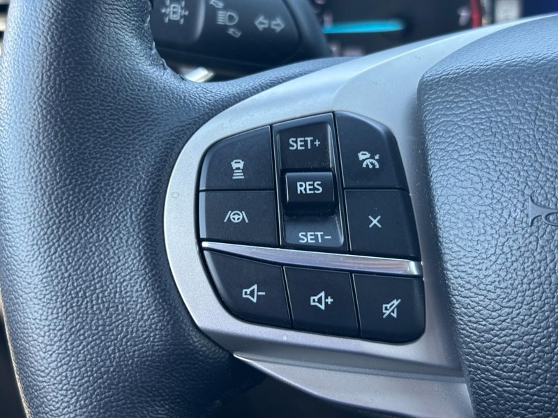 Ford Explorer Vehicle Full-screen Gallery Image 19