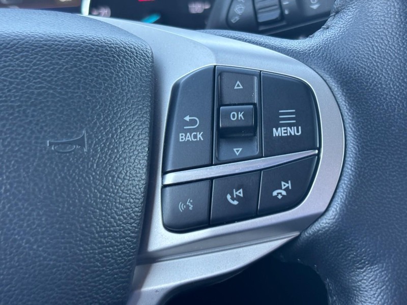 Ford Explorer Vehicle Full-screen Gallery Image 21