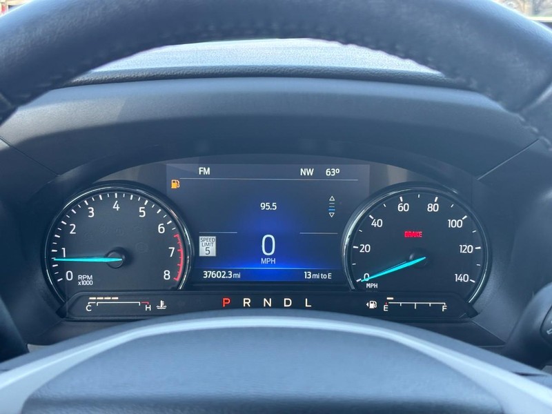 Ford Explorer Vehicle Full-screen Gallery Image 22