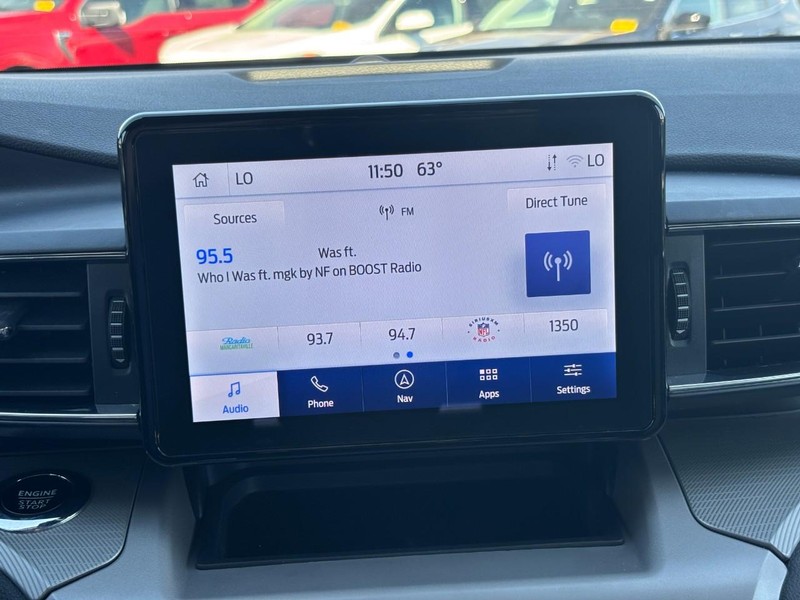 Ford Explorer Vehicle Full-screen Gallery Image 23