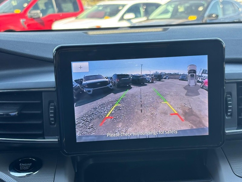 Ford Explorer Vehicle Full-screen Gallery Image 25