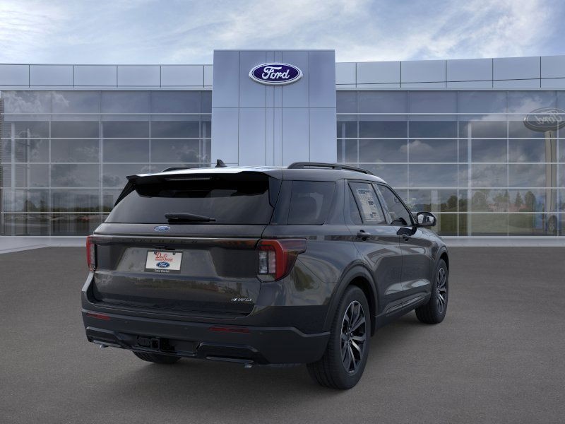 Ford Explorer Vehicle Full-screen Gallery Image 10