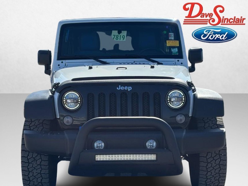 Jeep Wrangler Unlimited Vehicle Full-screen Gallery Image 02